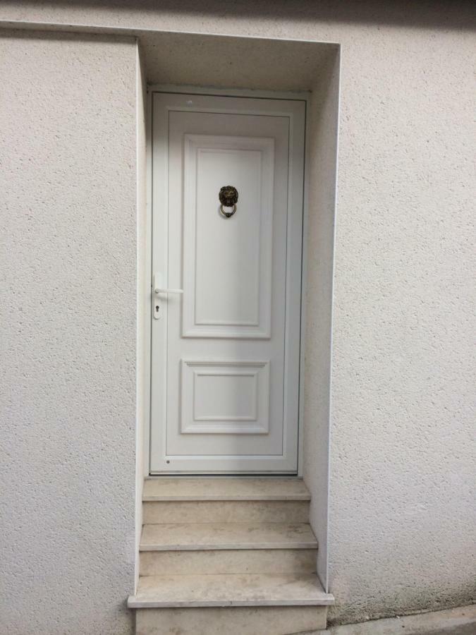 Chambres D'Hotes Karine Smej Châtillon-sur-Marne Exterior foto